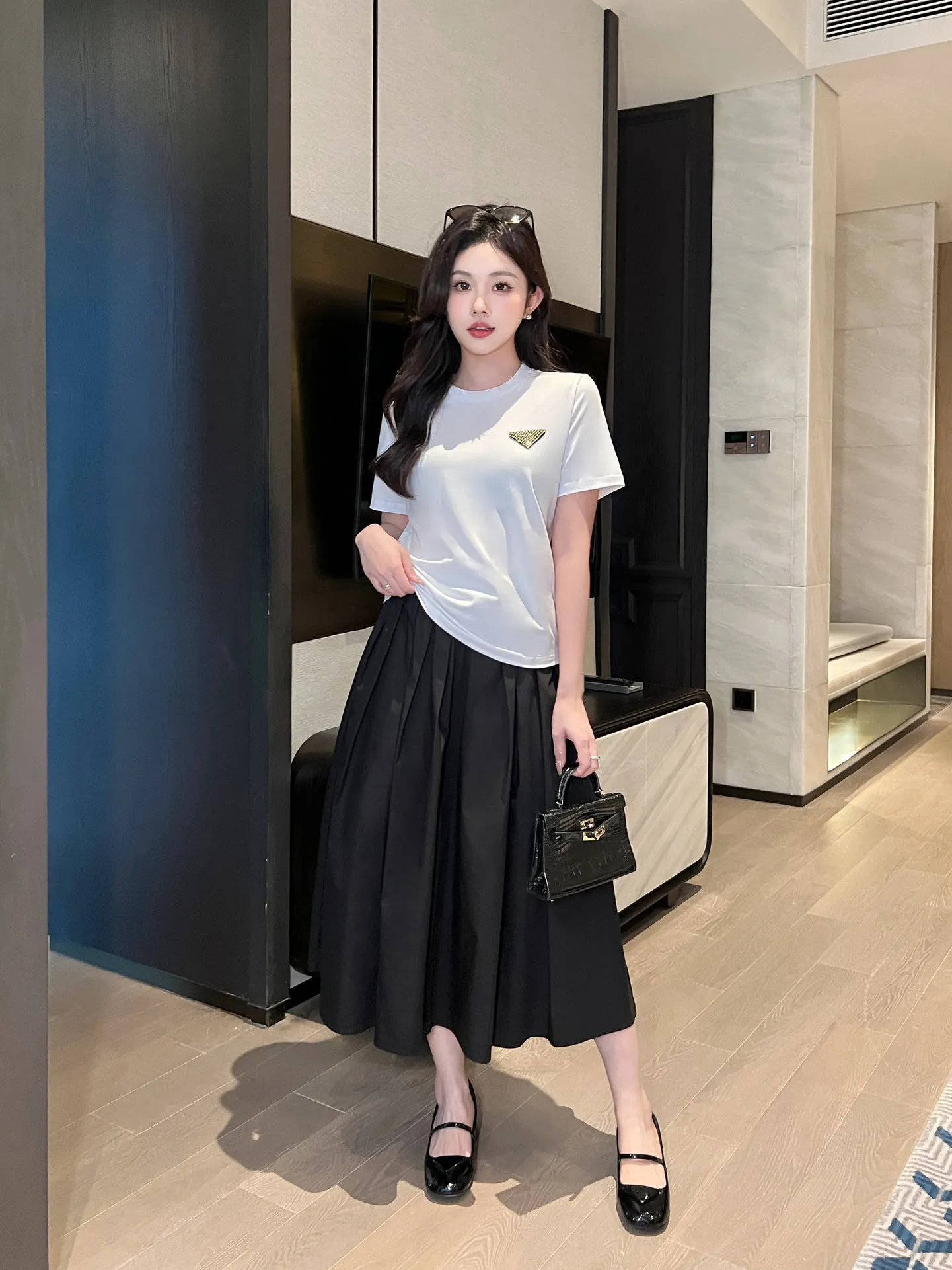 2024 new decorative sequin round neck short sleeved T-shirt+half A-line pleated skirt