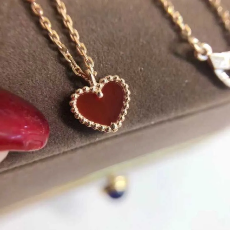V Necklace V Golden Fan Family Little Red Heart Pendant Necklace Red Agate Sweet and Low key Collar Chain Hot Selling