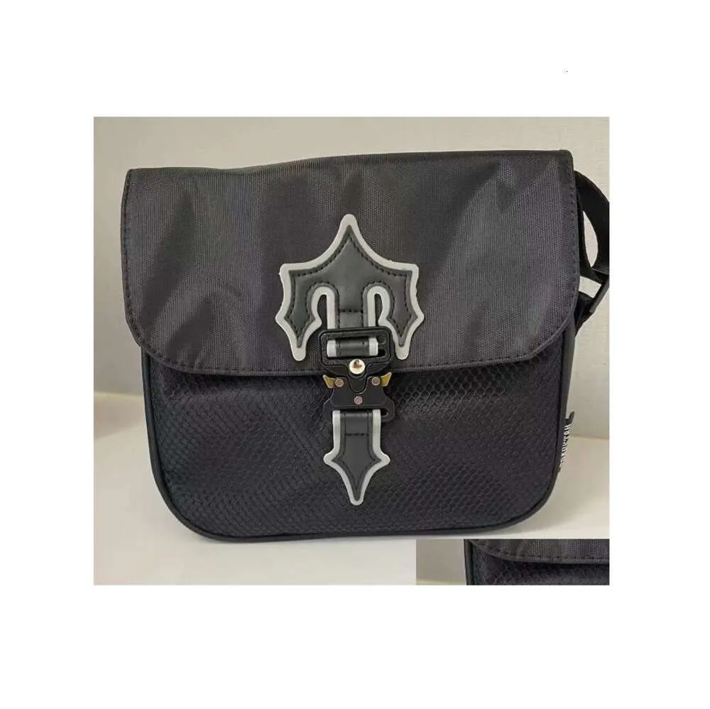 NNBメッセンジャーバッグ2023 Irongate T Crossbody Bag UK London Fashion Handbag Waterproof Trapstar Luxury Designer Sports College Drop Deliv 4413ess