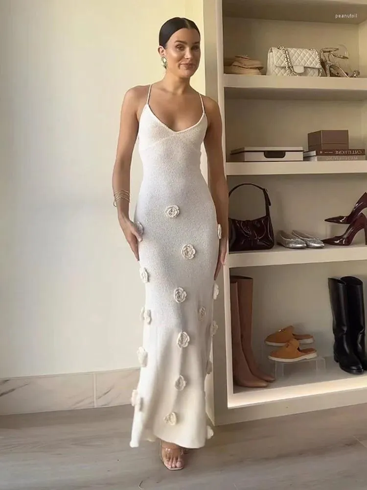 Casual Dresses Women Elegant 3D Flower Sling Maxi Dress Fashion V-Neck ärmlös Slim 2024 White Lady Chic High Street Robes