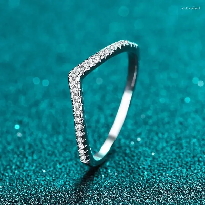 Cluster Rings 2024 Fashionabla och elegant Mosang Stone Ring 925 Sterling Silver Women's Group Set med V-formad staplad krona