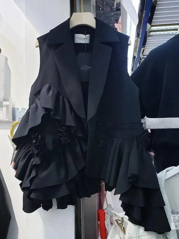 Irrégulier plissé volants Patchwork noir costume gilet veste femme été mode coréenne sans manches Blazers gilet haut 240229