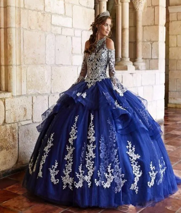 Vintage Lace Ball Gown Quinceanera Dresses Halter Neck Beaded Prom Gowns Long Sleeves Tulle Tiered Sweet 16 Pageant Dress4185095