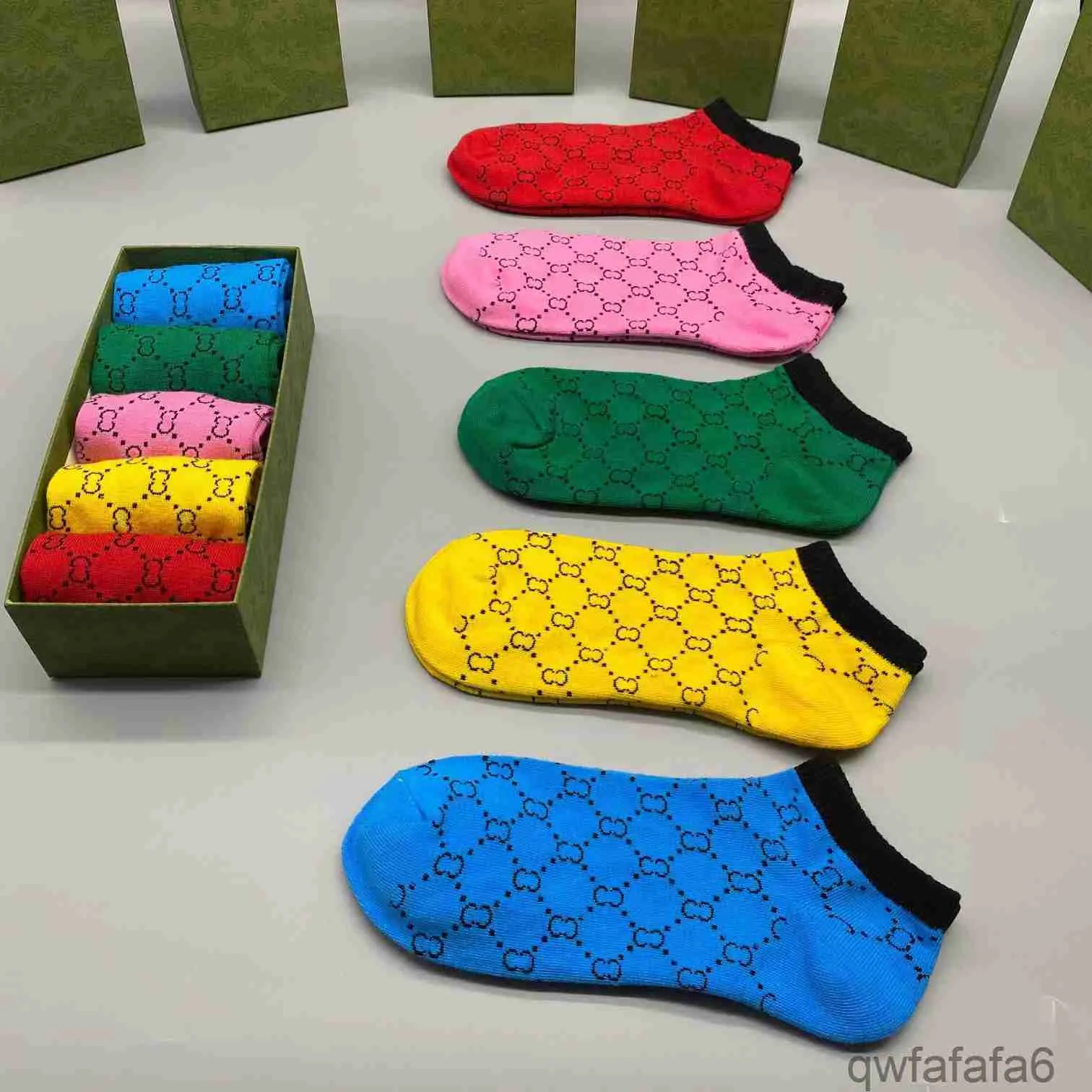 Designer Hommes Femmes Chaussettes Cinq paires de sports de luxe Modèles d'explosion de printemps et d'été Impression de lettres en coton de haute qualité avec boîte NKLW