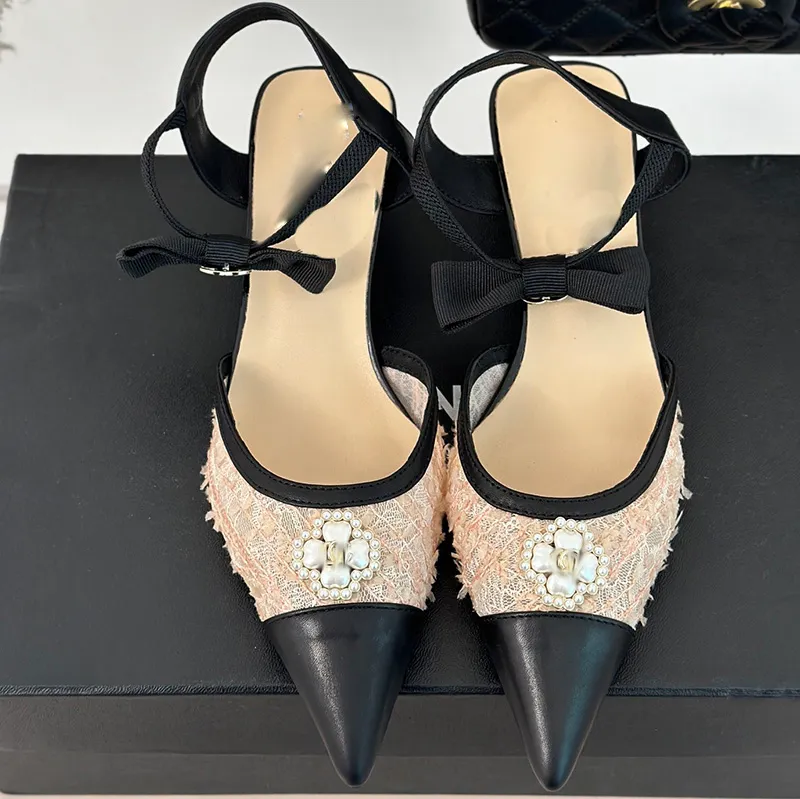 Zapatos de vestir de diseñador para mujer tacón delgado tacón de encaje de encaje de cuero perla perla trébol de cuatro hojas arco sandalias dulces zapato para bodas