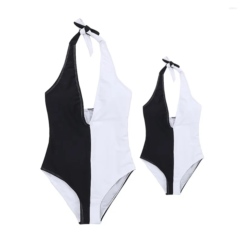 Kvinnors badkläder ett stycke Mor och dotter Familj Matchande bodysuits Black White Patchwork Mamma Girl Bathing Suit V-Neck Kid Baddräkter