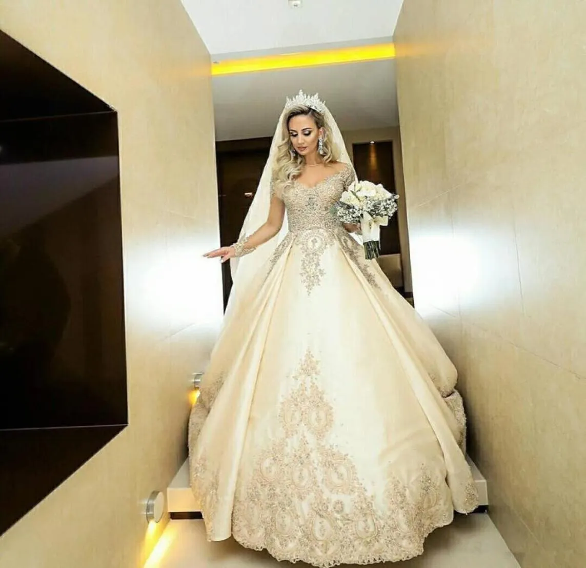 Champagne Satin Ball Gown long Sleeve Wedding Dresses Bridal Gowns Bling Long Train 2020 Summer sirena vestidos de novia5607242