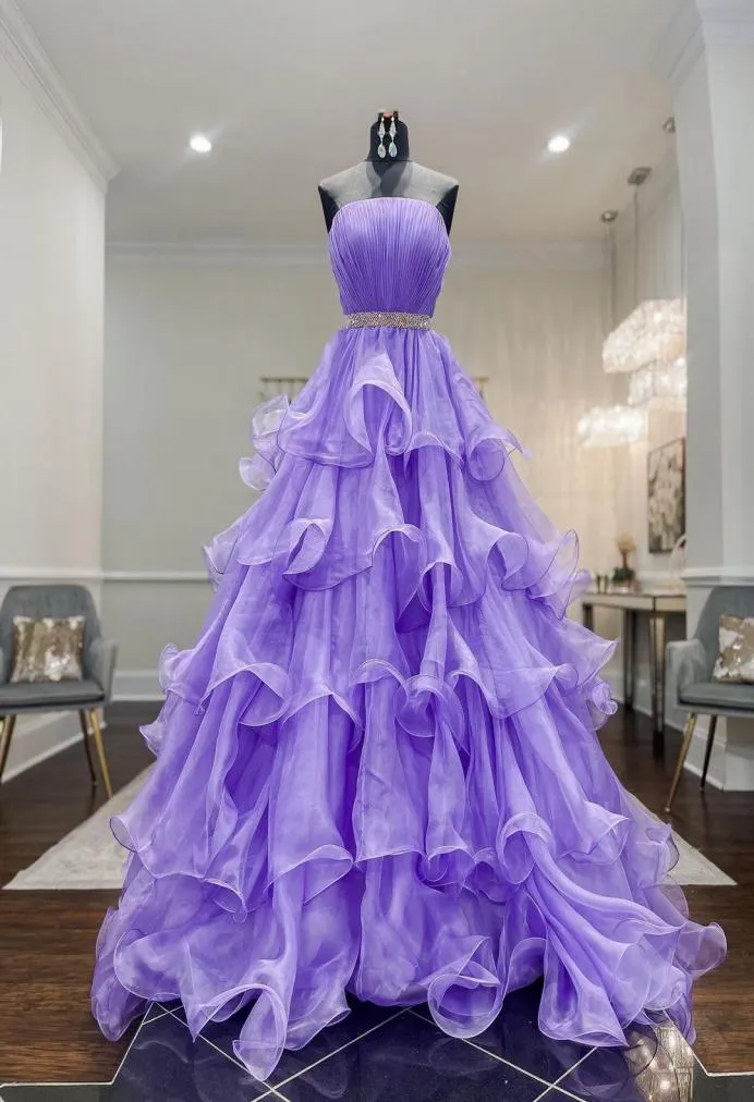 Cascading ruffles lilac prom klänning 2022 bollklänning Organza Stripless Formal Event Party -klänningar Dragkedja Baksidig ärmlös design Quincea9403977