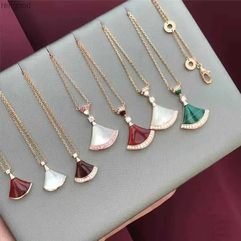 Mode Luxus Designer Fan Halskette Diamant weiß rosa grün Chalcedon kleiner Rock Damen eleganter Schmuck Damen Valentinstag