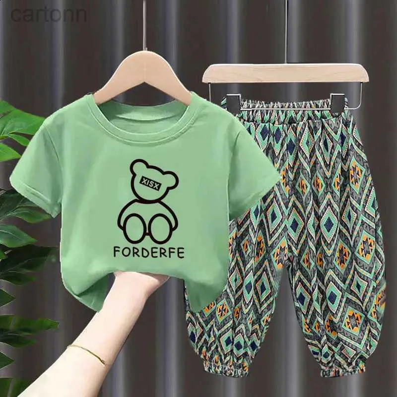 Kledingsets Babymeisjeskledingset Zomer Cartoon Beer T-shirts en geruite broeken Pak Kinderen met korte mouwen Onderkant 2-delige outfits ldd240311