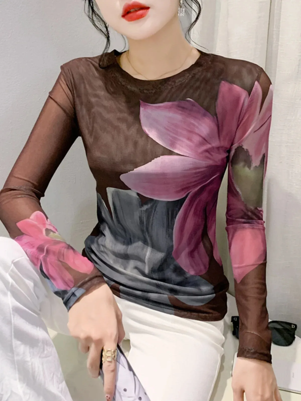 S-4XL Otoño Invierno Camiseta de malla de doble capa Impresión femenina Posicionamiento Flor Manga larga Cuello redondo Slim Top FF0923 240311