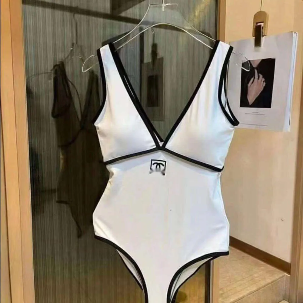 Costume da bagno di canale Designer Costumi da bagno da donna di qualità originale Top Costume da bagno sexy a canotta Surf Party Tendenza versatile