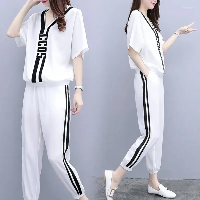 Kvinnors tvådelar Pants 2024 Summer V Neck T Shirt Casual Elastic Midje Sportbyxor Kvinnlig löst storlek 3xl Fashion Set White