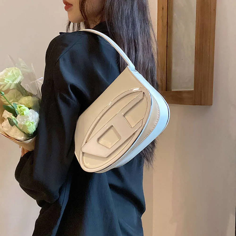 2024 Summer New Fashionable Street Shooting Letter Dingdang Bag Single Shoulder Oblique Straddle Flip Saddle