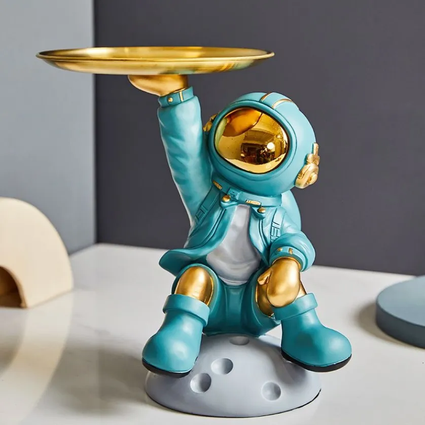 装飾的なオブジェクトの置物置物クリエイティブな宇宙飛行士とメタルトレイ樹脂ホームアートスペースマン彫刻オフィスデスクトップ装飾品22206z