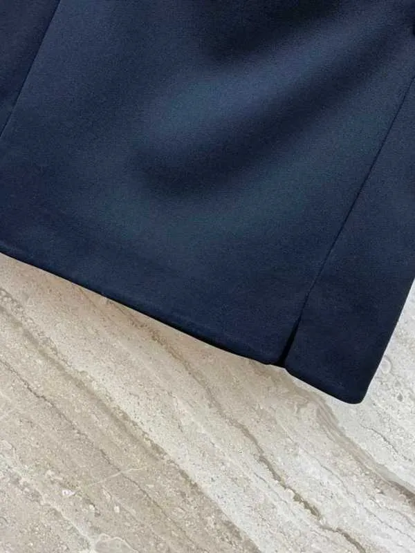Jupes Designer Shenzhen High End Vêtements pour femmes 23 Nouveau produit M Home Hardware Noir Demi-jupe Cool Sa Mignon Blanc Riche Beauté Mode Polyvalent Classique J3RT