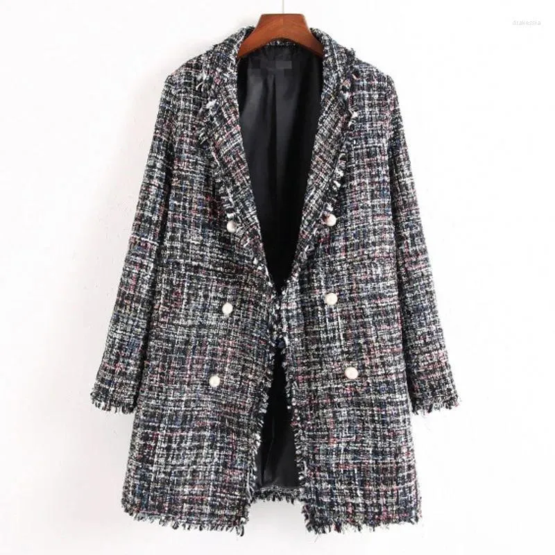 Giacca da donna in pelliccia 2024 Cappotto scozzese in bianco e nero Lungo tweed Piccole giacche con frange di perle profumate Abbigliamento femminile