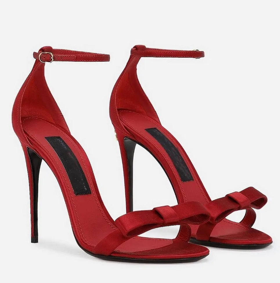 Sommar lyxiga kvinnor keira sandaler skor bow-detail satin runda tå pumpar högklackad röd svart dam gladiator sandalias eu35-43