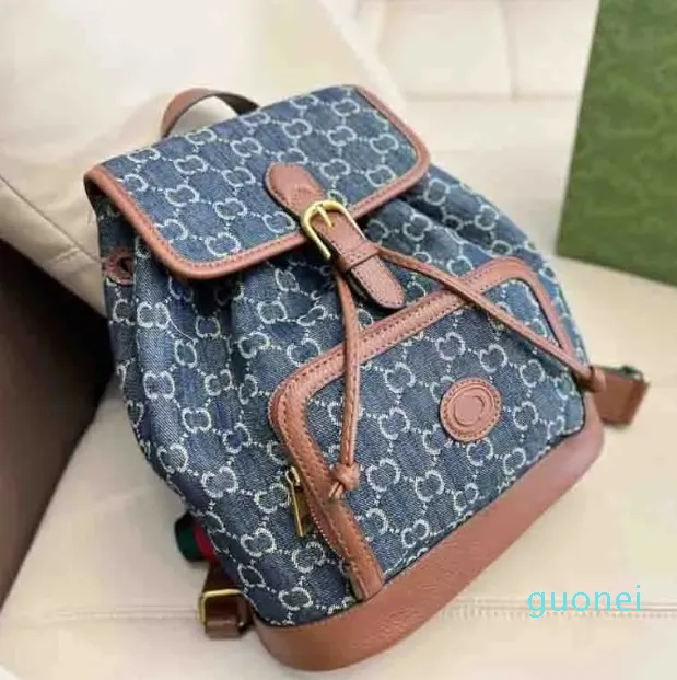 2024 مصممي الظهر على ظهر حقيبة ظهر للنساء رسائل النسائية Satchels Women Sports Bags Canvas Street Mashion School