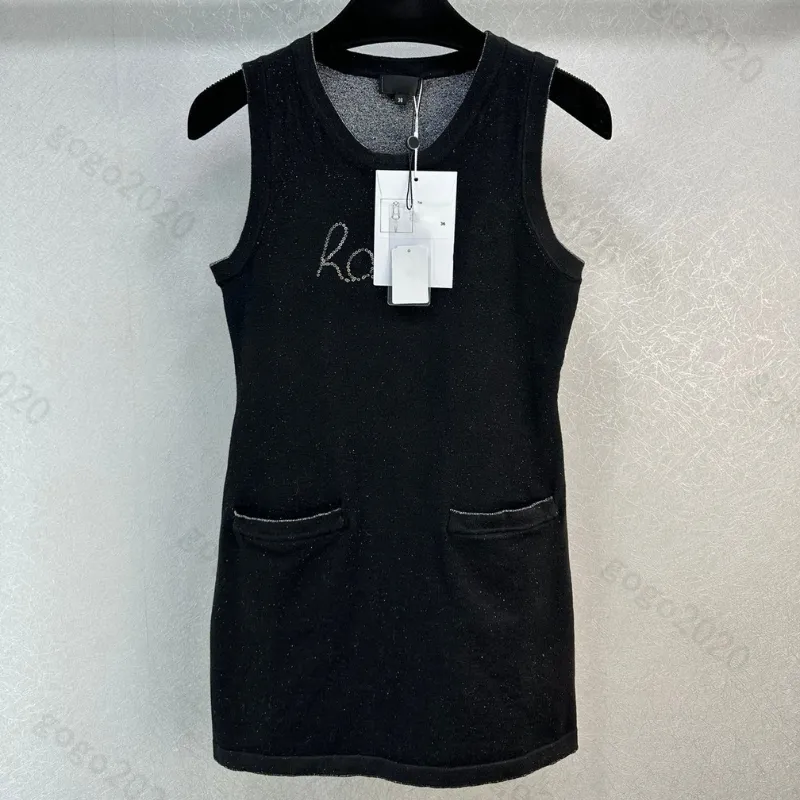 24ss FW Vestido feminino de malha com gola redonda, vestido de grife de lã e seda, tops curtos, vestido regata de alta elasticidade, lantejoulas, linha A, colete, pulôver, camiseta