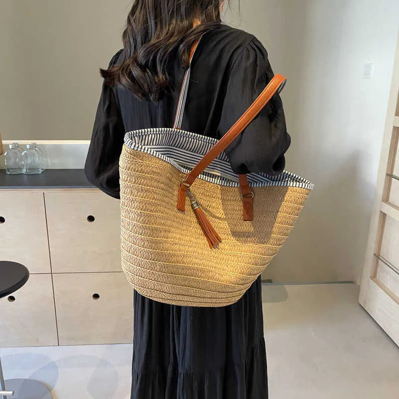 Straw Woven Bag for Vacation Beach Bag Versatile Shoulder Summer Commuting Tote Simple