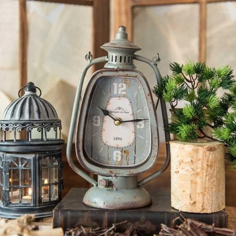 Reloj de hierro con forma de linterna de vela con mango gris antiguo, casa de granja europea, decoración de mesa para jardín, reloj de metal con base redonda 12600