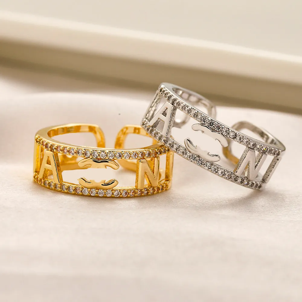 Lyxdesigner ring 18K Guldpläterad för kvinnor och män ring bokstavsdesigner ringar små diamantring mode ringar bröllopsfest gåva smycken