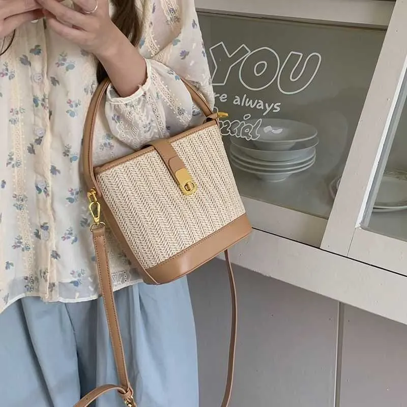 Beach Bags Korean Leisure Woven Straw Bag for Women's Vacation Style Fashion Handheld Crossbody Water Bucket