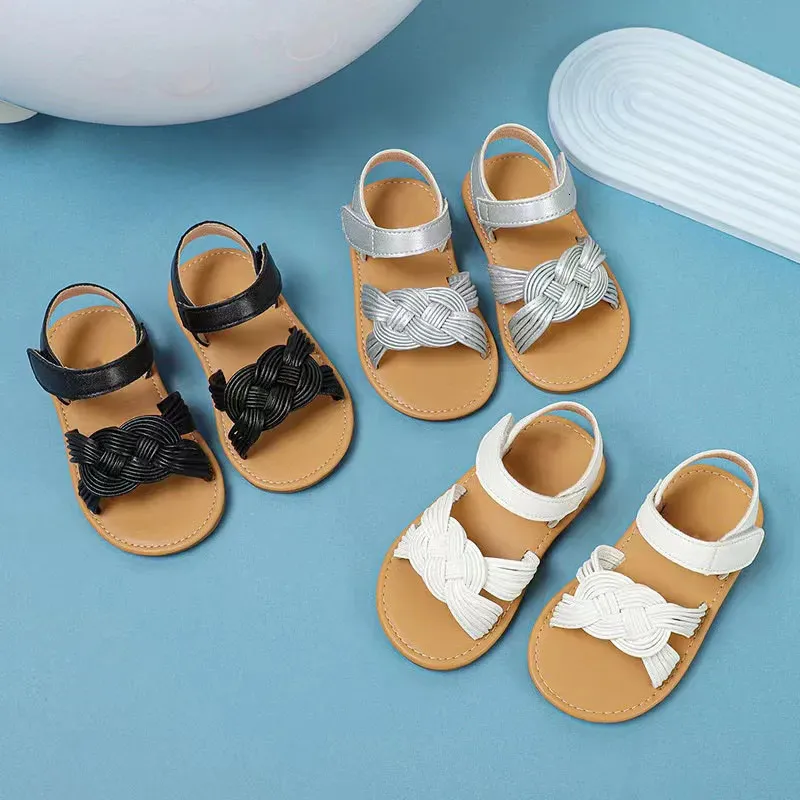 Childrens Sandal Girls 2024 여름 소프트 단독 외국 스타일 라인 Little Girl Baby Sandals 240301