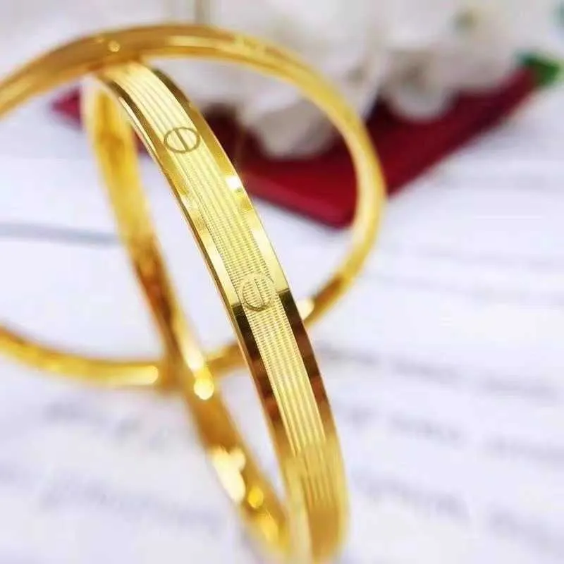 Bracelet en or de créateur pour femmes bijoux de luxe Carer original tendance amour diamant V-or bracelet en argent 18 carats bijoux de mariage de style ouvert pour cadeau avec boîte UKQH