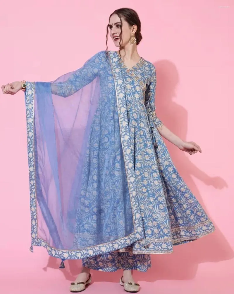 Vêtements ethniques Style Bleu Pur Coton Robe Florale Avec Imprimé Casual Quotidien Trois Pièces Ensemble Frissonnant Saree Sari