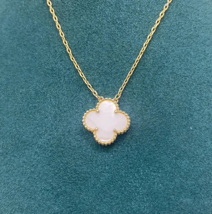 With BOX Clover Necklace Pendant Pearl Mother Plated 18K for Womens Girl Valentines Day Mothers Day Engagement designer luxury Jewelry Gift Wholesale