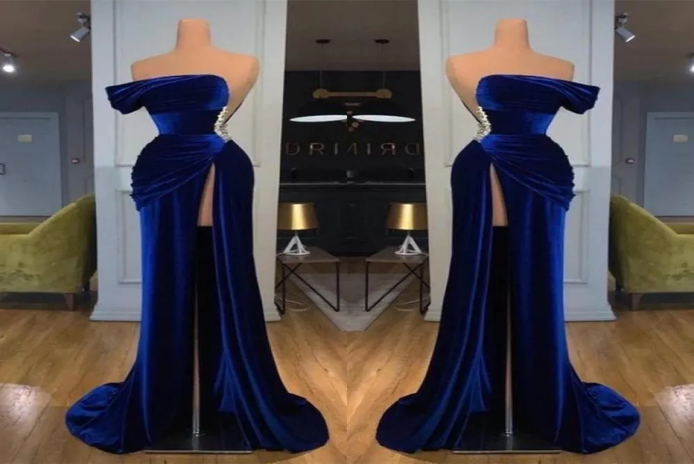 2022 Royal Blue Offtheshoulder Long Promイブニングドレスベルベットバックレスプロムドレス