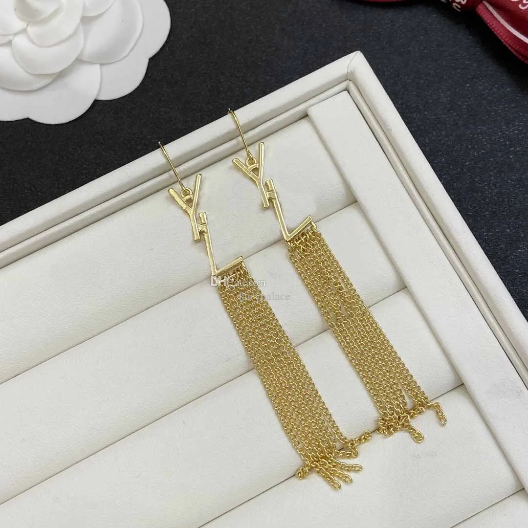 Proste modne klasyczne klasyczne kolczyki literowe 18k złoto plastowane frędzle kolczyki Kobiety Dziewczęta Walentynki Dzień Matki Ślub Designer Prezentacja biżuterii Prezenty