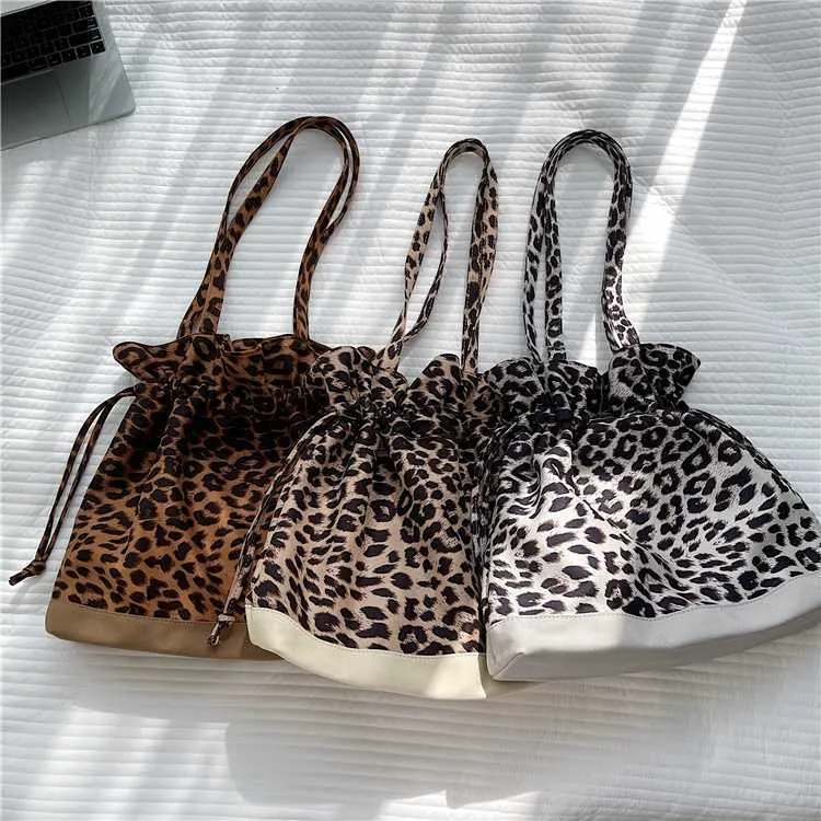 HBP небрендовая оптовая продажа, женская креативная повседневная сумка для покупок с веревками и оборками, модная нейлоновая сумка-тоут на одно плечо с леопардовым принтом в стиле пэчворк