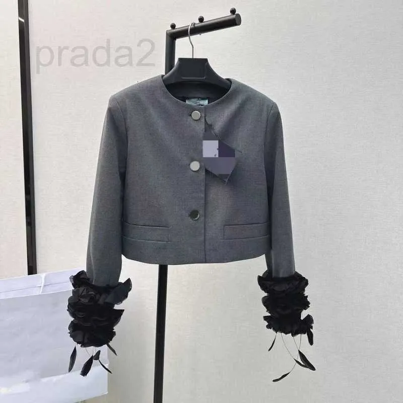 Ternos femininos blazers designer 24 início da primavera estilo elegante preto tridimensional pétala manga emendado em torno do pescoço curto terno casaco eov5