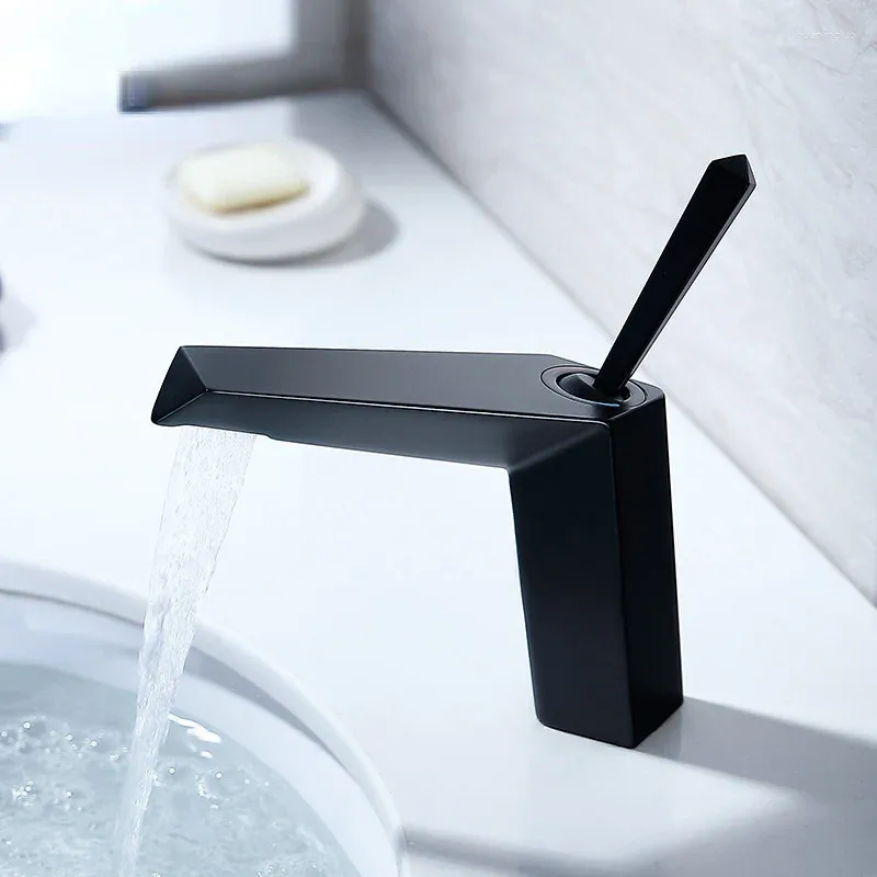 Rubinetti per lavandino del bagno Rubinetto per lavabo premium sopra lavabo da appoggio e acqua fredda miscelata con oro rosa nero