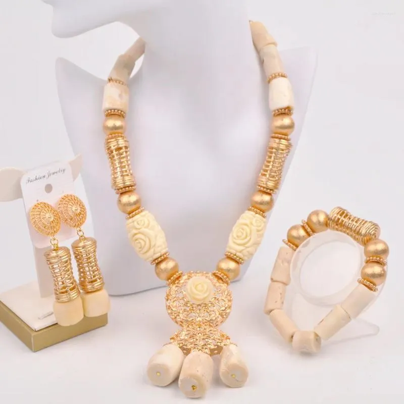 Ensemble collier et boucles d'oreilles en corail blanc naturel, bijoux en perles africaines à la mode