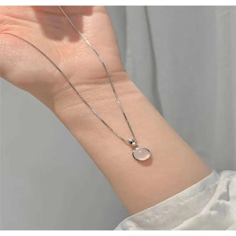 Collana con ciondolo in midollo di giada bianca di design Femal Instagram Design sottile Fascia alta Catena ollare di lusso leggera Studente Amico Gentile e fata