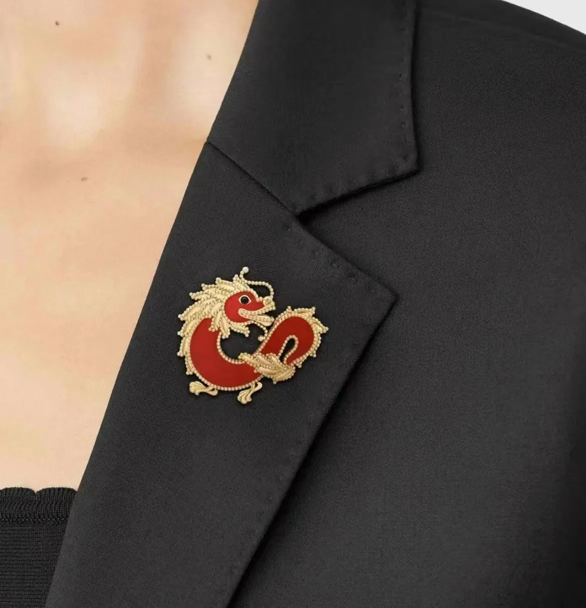 NOWOŚĆ 2024 Trend Classics Europe Wysokiej jakości słynna gorąca marka biżuteria Chińskie Smok Zodiac Brootones dla kobiet