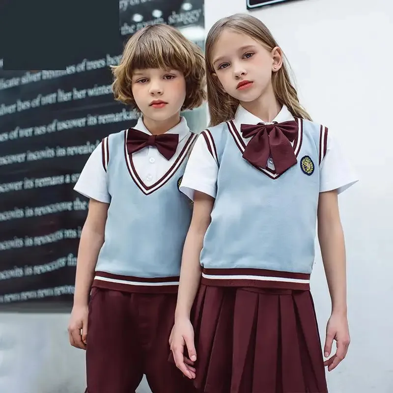 Детская корейская школьная форма для девочек и мальчиков, футболка с короткими рукавами, плиссированная юбка, шорты, комплект одежды, костюмы для детского сада 240301