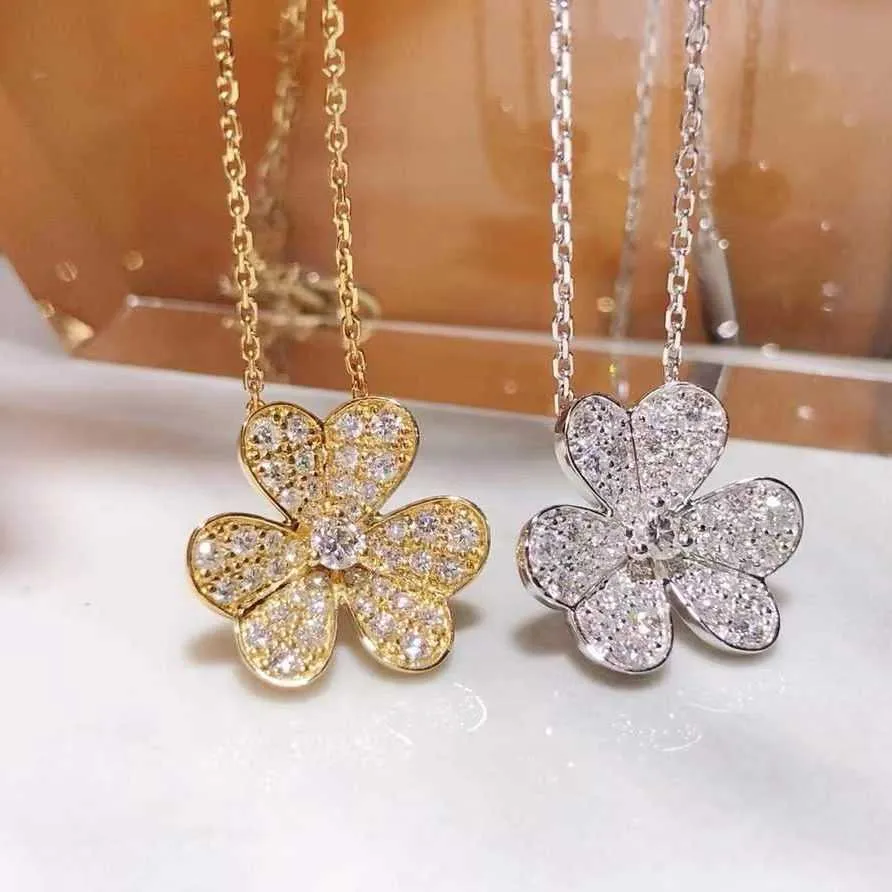 V halsband Lucky Brahma Family 925 Clover Halsband Kvinnor Full Diamond Sterling Silver Rose Gold Pendant Clover Collar CHAME KEDIL VERSATILE