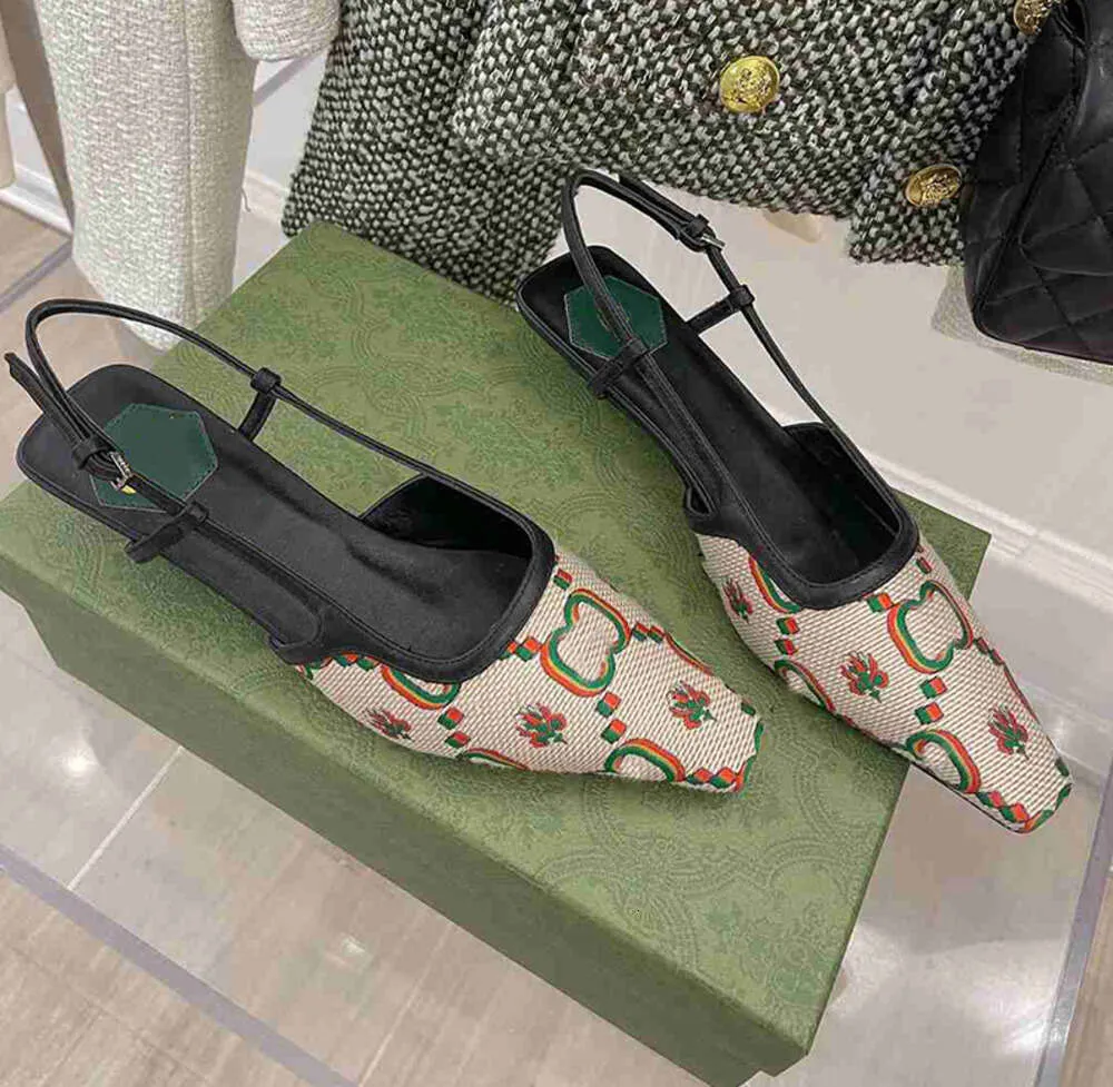 صندل مصمم Sling Back Summer Fashion Women Luxury Rhinestone Wedding Sandles Sliders High Heels Fashion Shoes J230525
