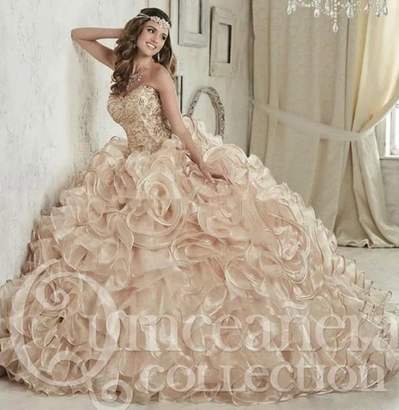 豪華なシャンパン刺繍クリスタルボールガウンQuinceanera Dresses Floorlength Vestidos de 15 Anos Sweet 16ドレス8871230