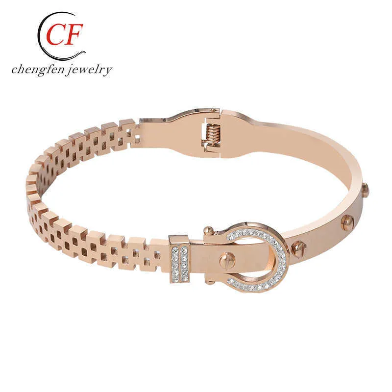 Bracciale in oro di design per donna Gioielli di lusso Carer Original Trendy LOVE Bracciale in argento 18 carati con diamanti V-oro Gioielli da sposa stile aperto per regalo con scatola M67A