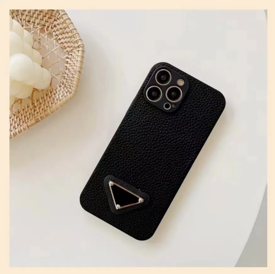 Coque de téléphone en cuir Simple et élégante, étui de téléphone avec Logo triangulaire en métal pour iPhone 14 13 12 11 Pro Max X Xs Xr Plus