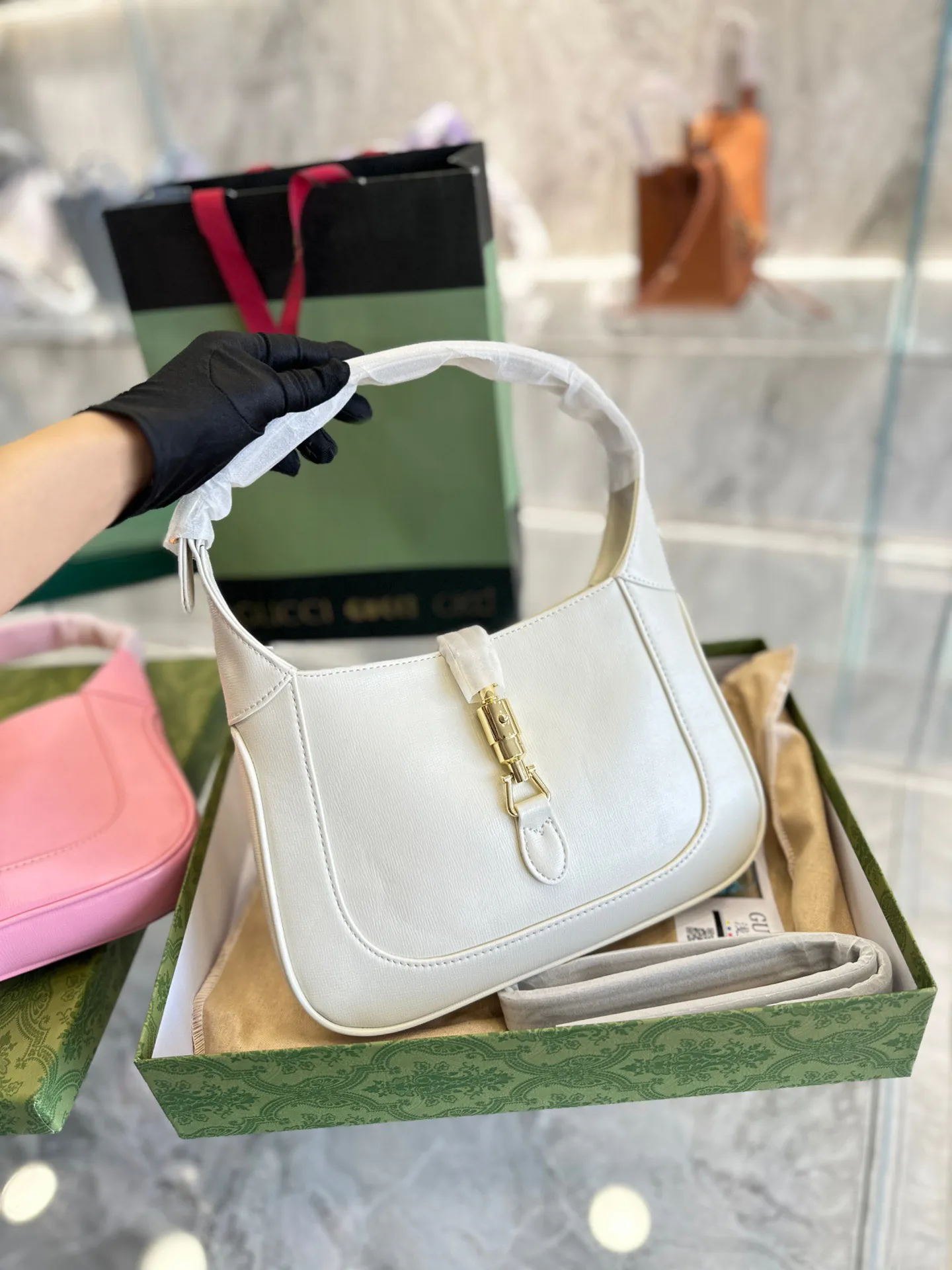 Économisez gros sur les achats en gros de Sac À Main À Bandoulière De  Créateur Pochette De Luxe En Cuir Noir Et Blanc, Mini Sac À Main – Sac De 