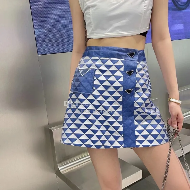 luxury Designer Skirts Womens metal triangle tight fitting short casual five point short skirt for women's versatile neutral waist loose wide A-line skirt