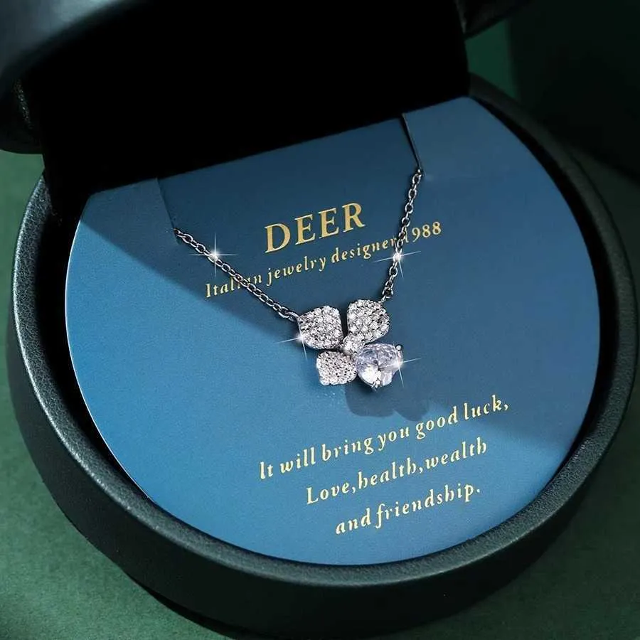 V-Halskette S925-Sterlingsilber-Halskette mit vierblättrigem Blütenblatt-Herz-Diamant-Anhänger, leichter Luxus- und Nischendesign-Schlüsselbeinkette für Frauen