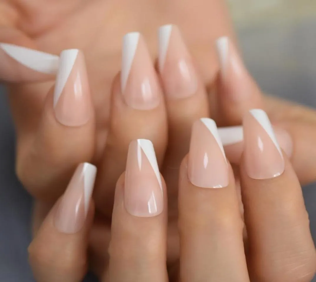 Fransk vinklad avsmalnande medium kista Press på naglar Vita tips Fake naglar False 24 PC Nail Set -kit med vidhäftning8554108